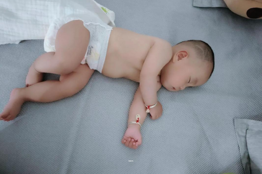 营口五个月宝宝拇指内扣 营口五个月宝宝拇指内扣